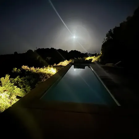 Luxury With Private Pool شقة *